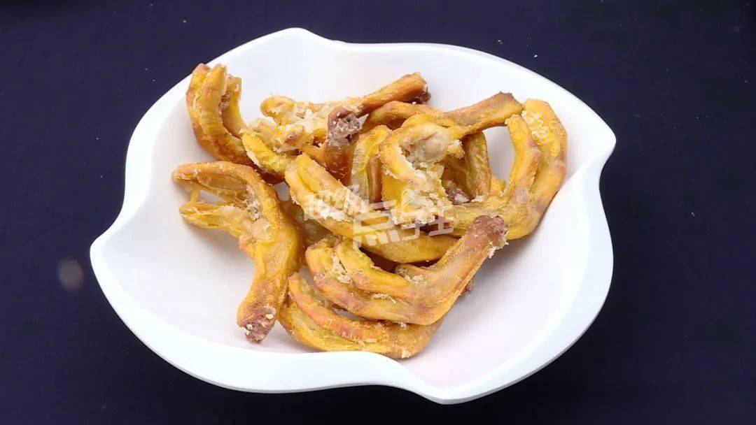 让人大排长队的椒盐炸鸭脚,自己做也可以酥脆又入味!