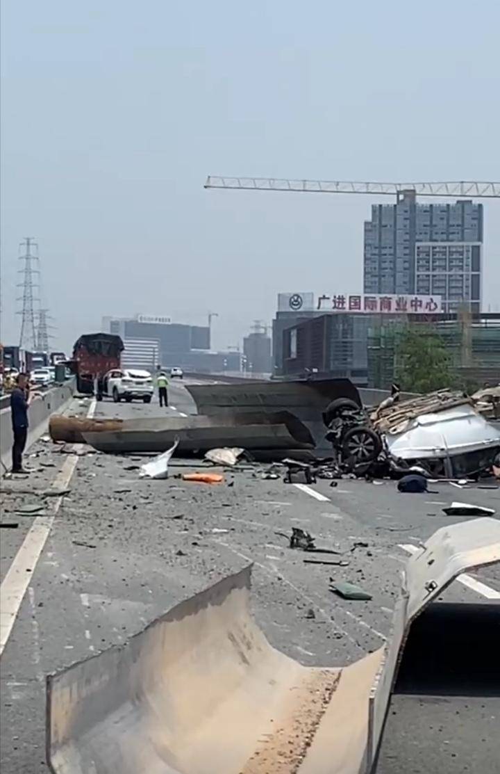 突发广州绕城高速伦教往勒流路段发生事故致2死3伤
