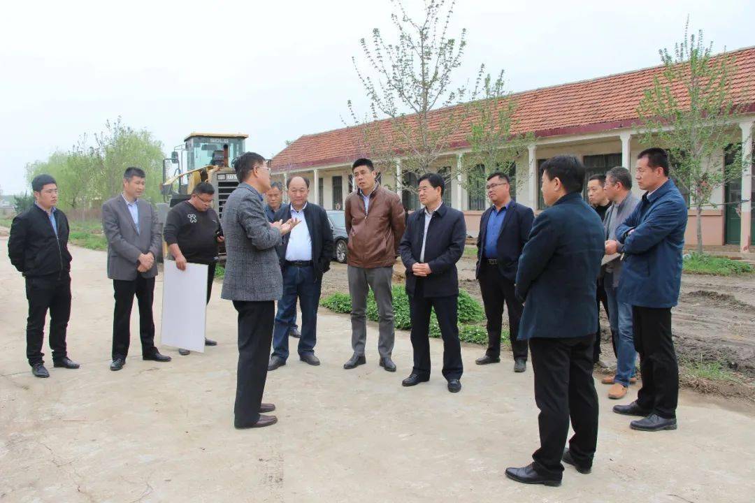 区现代高效农业招商专班到巨峰镇推进岚山区盆景创意园项目建设工作
