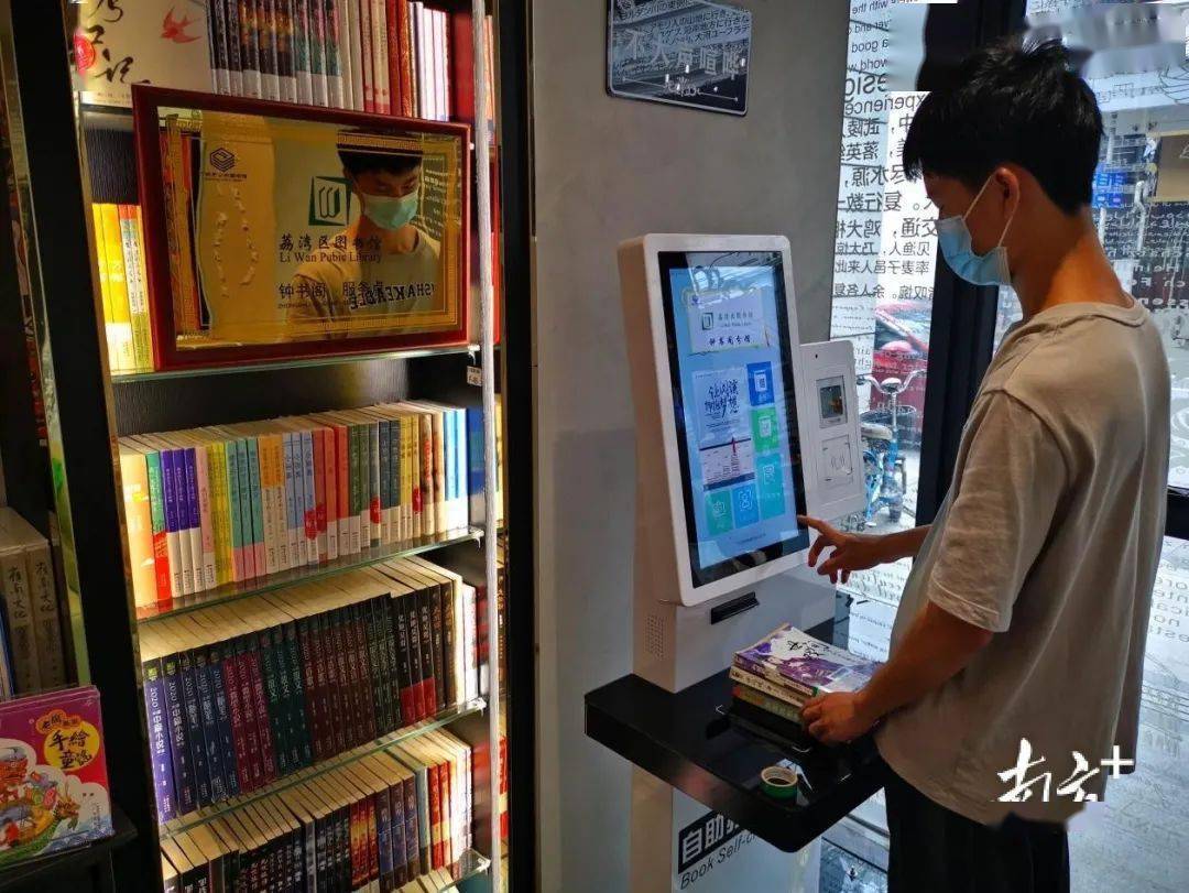学生凭荔湾区图书馆的借阅证即可在广州市各公共图书馆和本校图书馆借