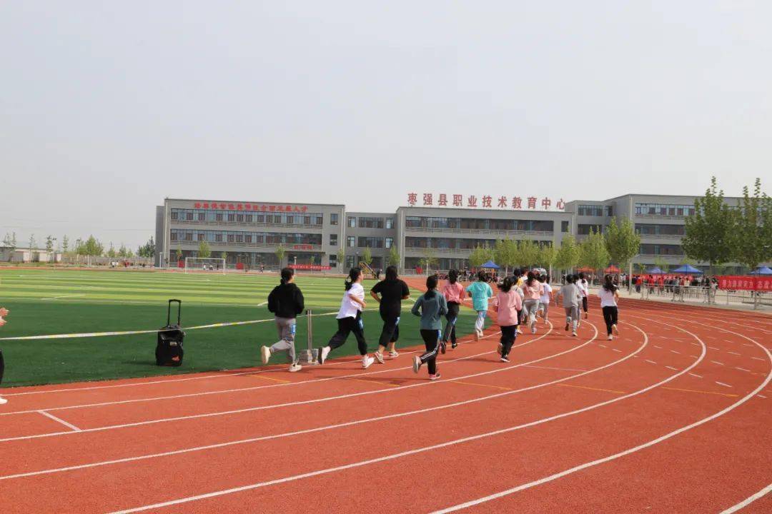 4月24日,枣强县中考体育考试在县职教中心拉开帷幕.