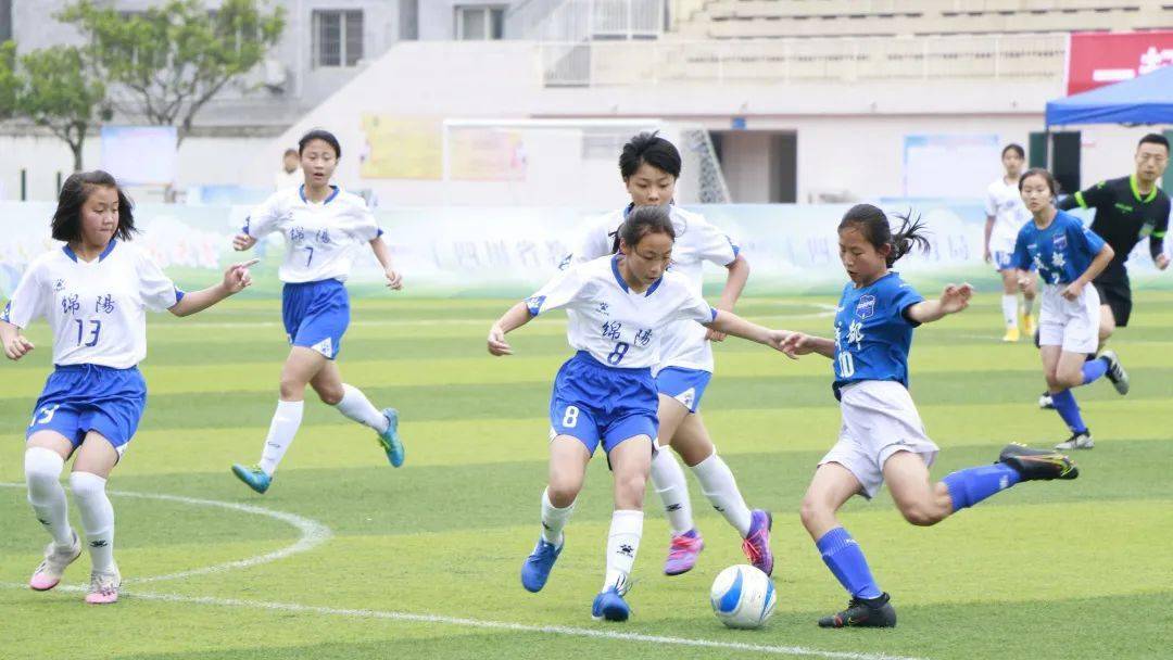 201支队伍参赛4千万人次观看 四川省第一届"贡嘎杯"校园足球联赛圆满