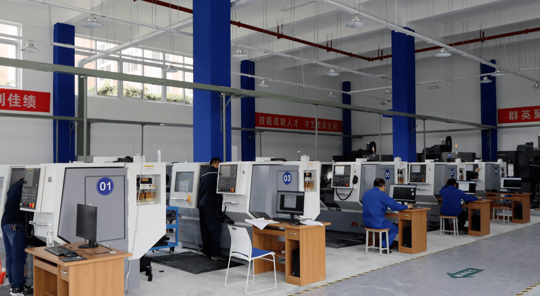 2015年10月12日,第五届全国职工职业技能大赛加工中心操作工数控机床