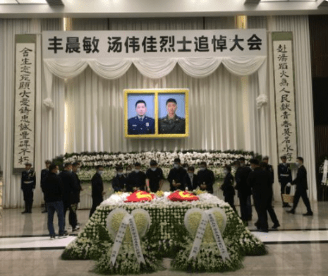 上海金山火灾两名牺牲消防员追悼会在龙华殡仪馆举行一人32岁一人25岁