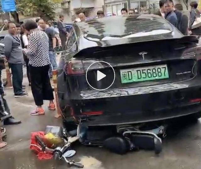 陷入刹车失灵魔咒特斯拉接连发生多起相关事故
