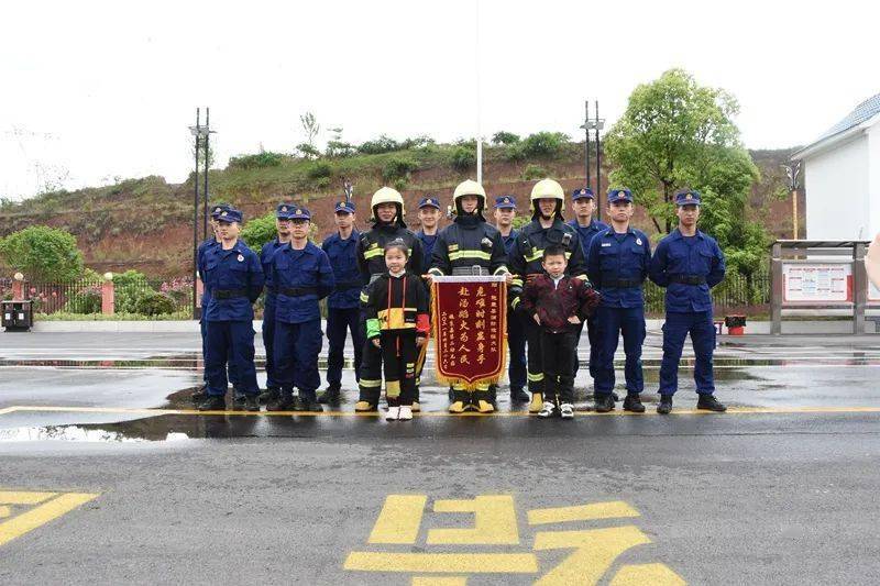 消防指战员表示感谢▊来源:潘胜文▊编辑:姜 玥▊审核:陈礼彪▊投稿