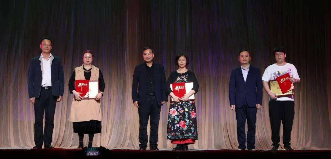 展示和角逐,经过观众和评委的现场评审,  婺城区黄大仙婺剧团夺得金奖