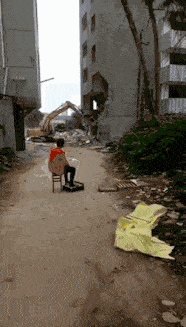 终于会倒着走路了