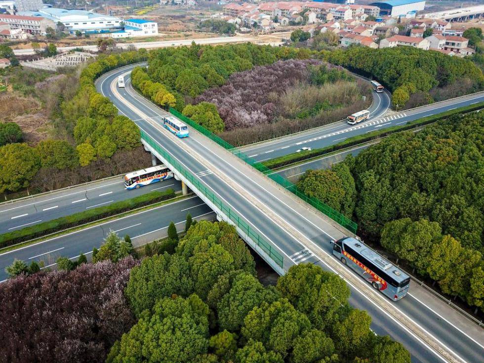 沿着高速看中国 在路上,领略中国经济风景