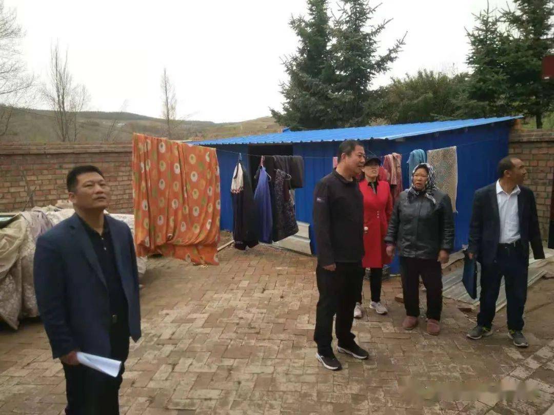 副县长王继国一行深入北城铺镇检查指导鹿山村地质灾害点工作