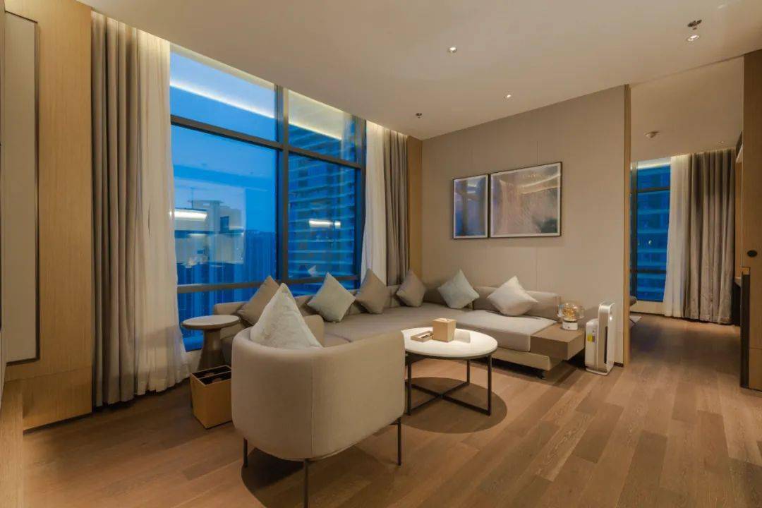 长沙卓越万豪行政公寓精心打造173套设施完善的豪华公寓,从精致城景