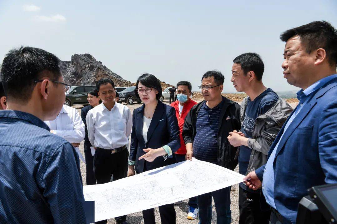 陈平到机场项目建设现场办公:加快推进配套项目建设 确保机场年底建成