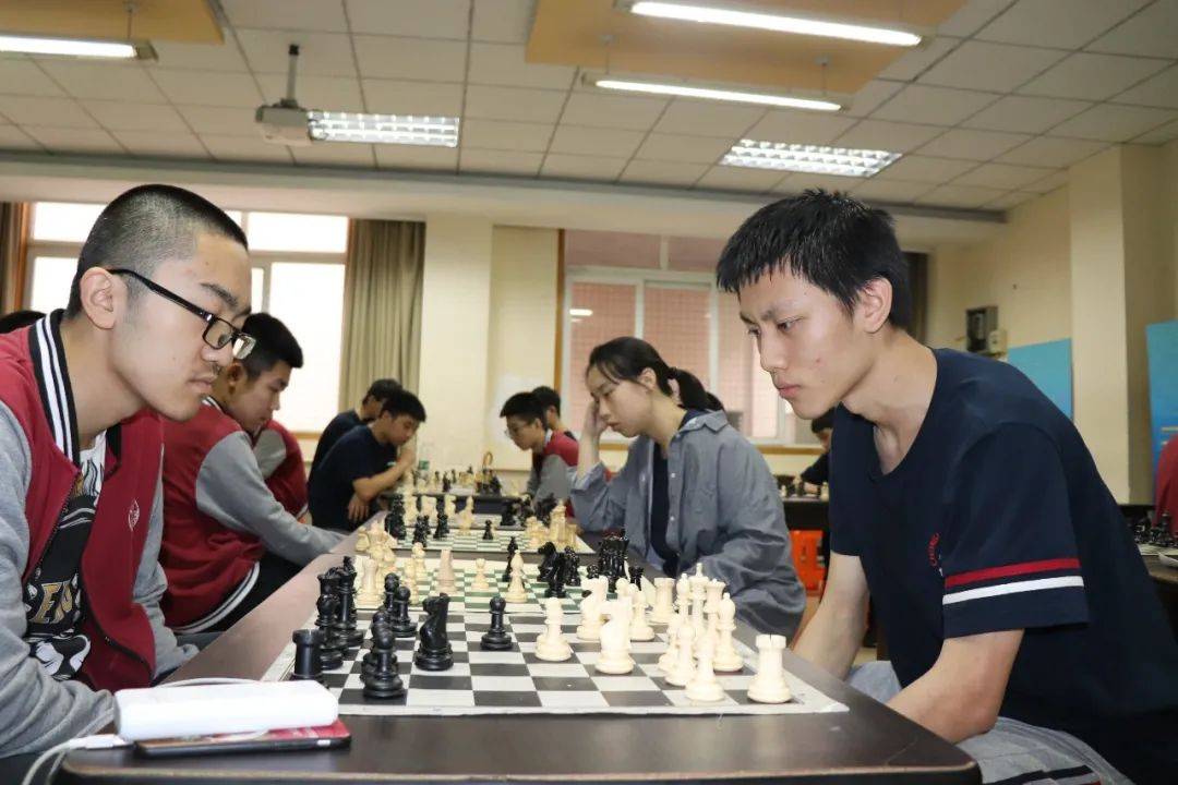 重庆育才中学斩获2021年中国国际象棋新锐赛冠亚军