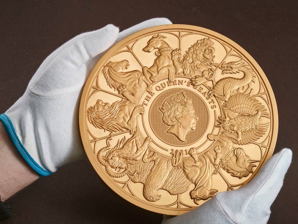 英国皇家铸币厂铸史上最大金币面额一万英镑重10 公斤