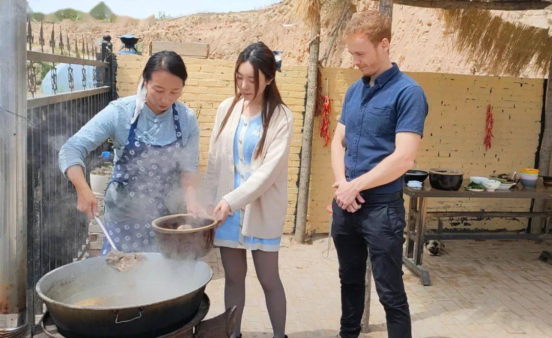 走进波浪谷景区,乔沟湾老婆风干羊肉剁荞面,丹霞春姐农家院网红打卡地