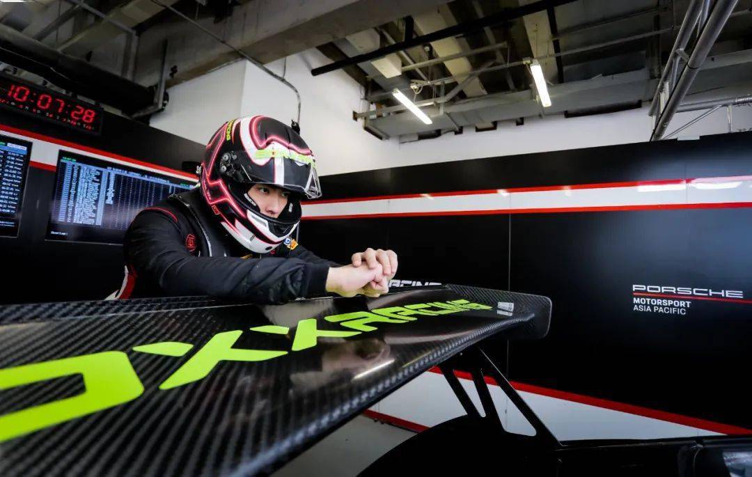 车队张志强夺得;gt短程绅士杯的最快单圈由300  motorsport吕威制造