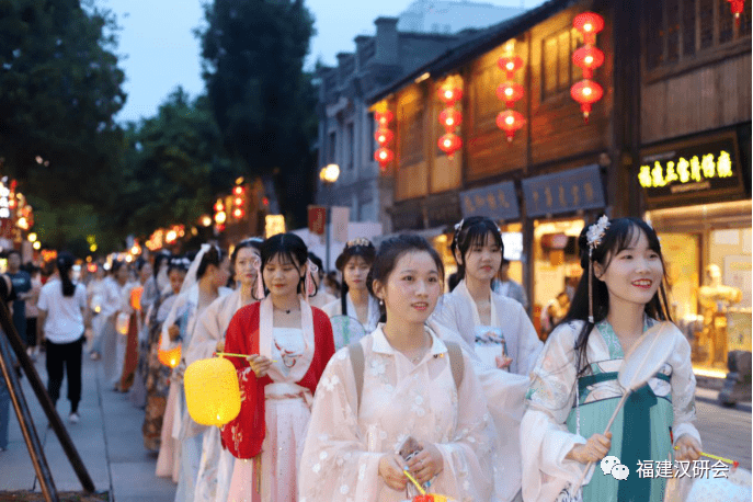 福建汉研会 福州经常举办的汉服游园会,海丝汉服文化节, 更为城市