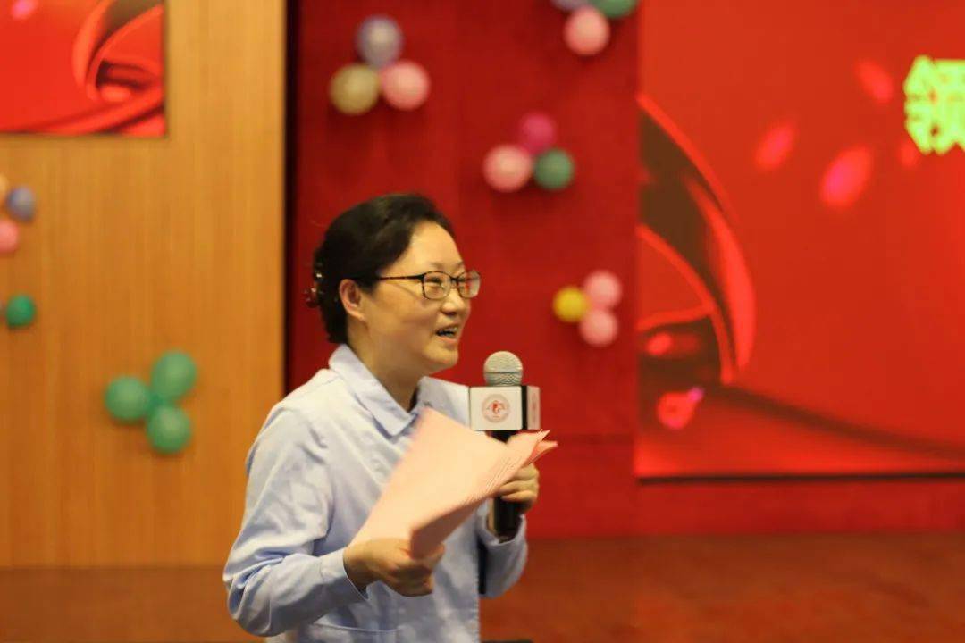 丁格尔曹洋共同担任主持黄浦院区18病房美小护彭施燕在杨浦院区教学楼