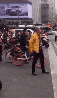 上次我也这么干过, 到交警队学习了一个星期的法律法规!