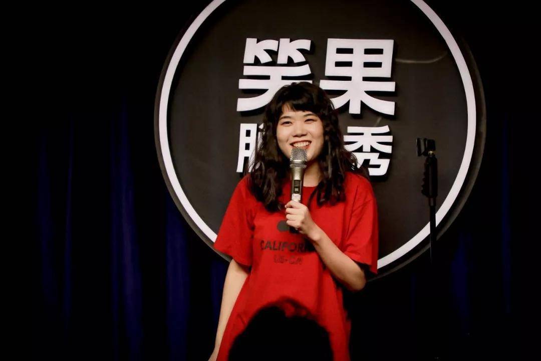 女相声演员数量少且知名度低杨笠小鹿等女脱口秀演员却风头正劲