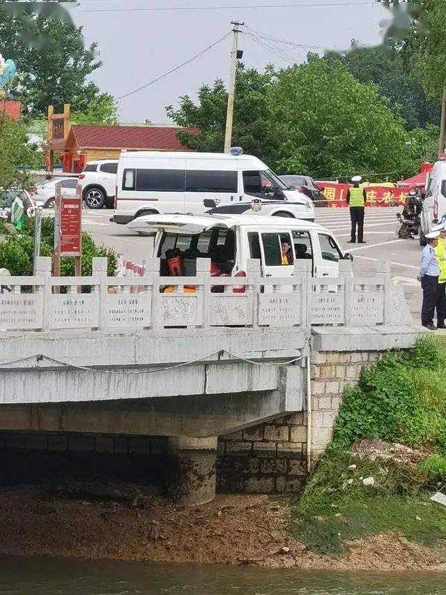 枣庄:滕州一公园打捞出尸体.
