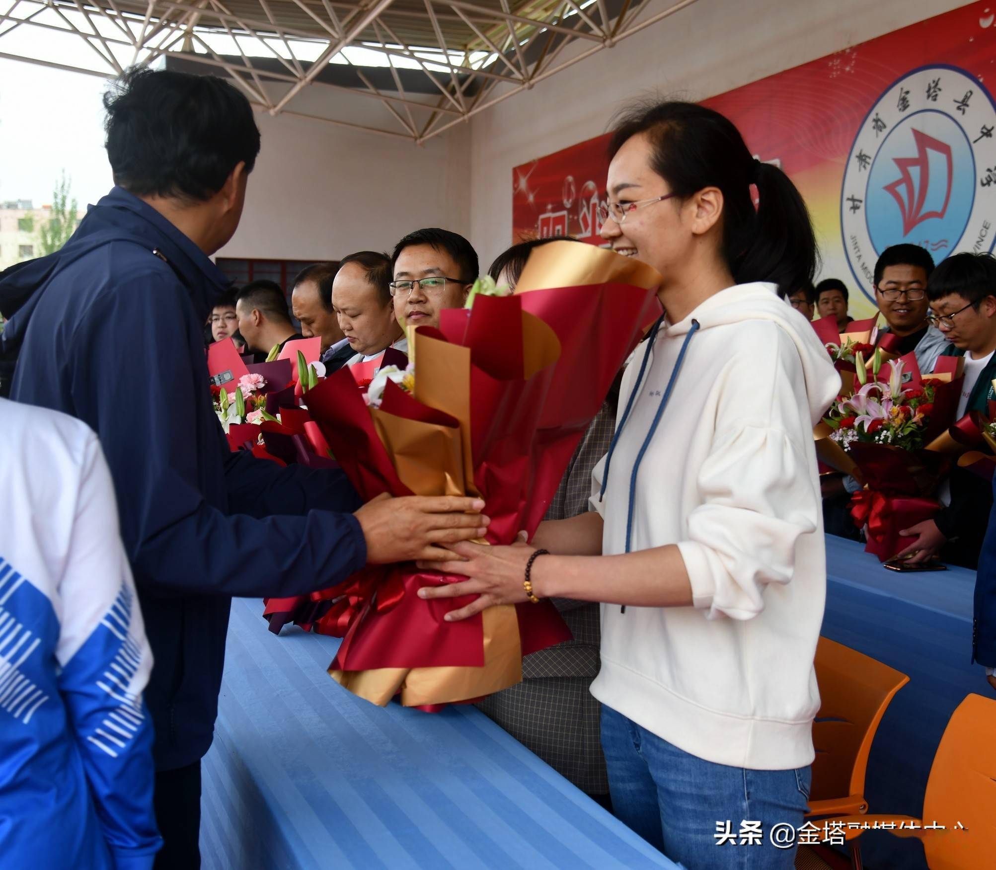 遍地蕙兰思化雨满园桃李谢春风金塔县中学举行首届班主任节启动仪式