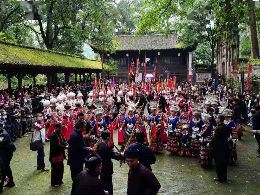 贵州黄平四月八苗族祭牛节开幕歌舞海洋美不胜收