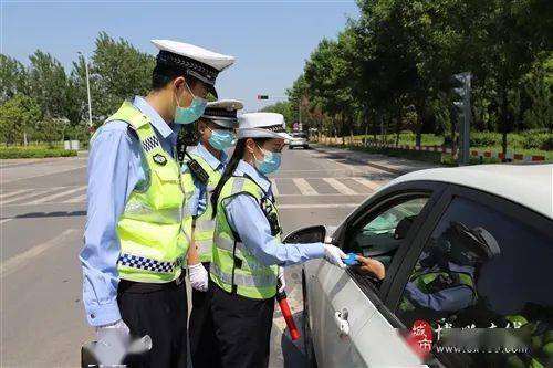 博兴交警白天查酒驾,又逮住