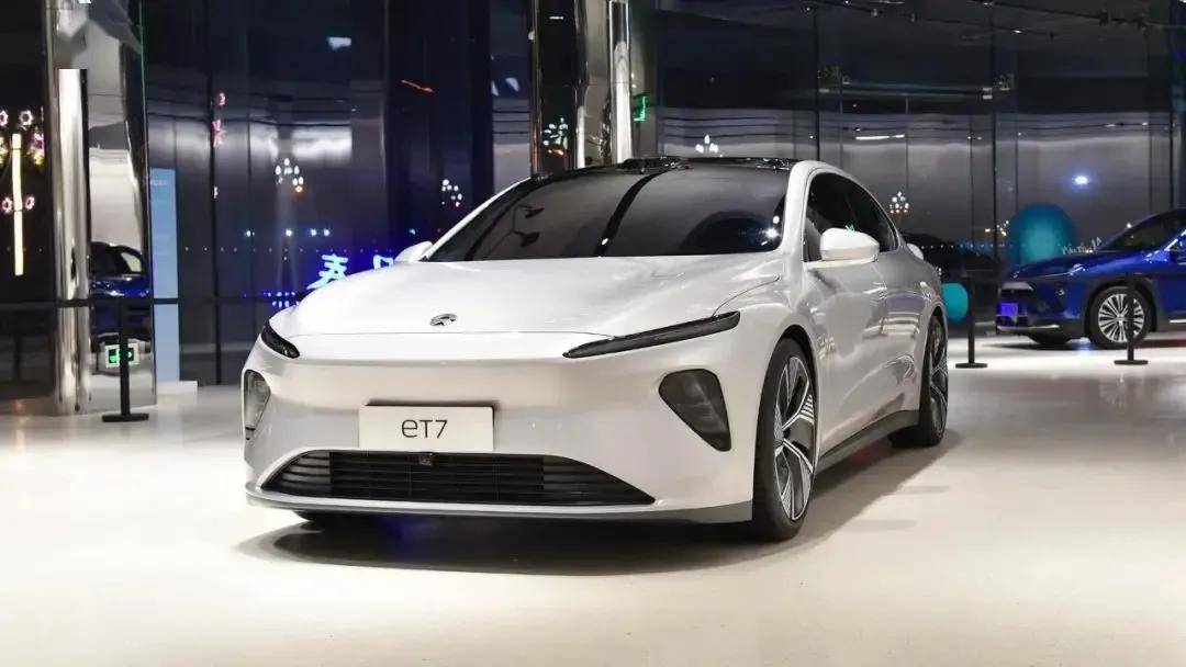 推出了首款全新豪华c级轿车,命名为蔚来et7,车型的价格水平区间从44.