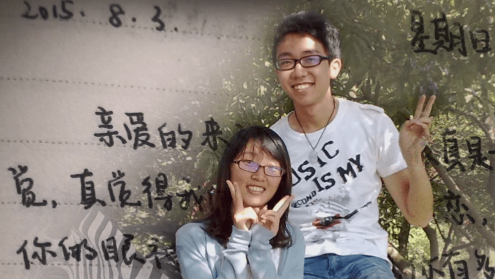走向她,找到她 寻找莹颖的三年间,侯霄霖永远都站在媒体前排,替章莹颖