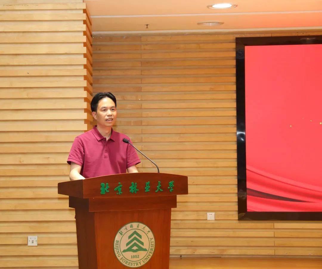 成长导师代表北京城市学院副校长蔡派老师发言.