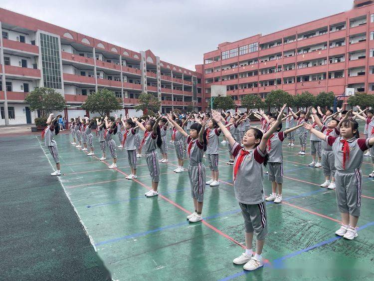 班风班貌,抚州市东乡区实验小学于5月20日上午举办了"童心向党迎百年