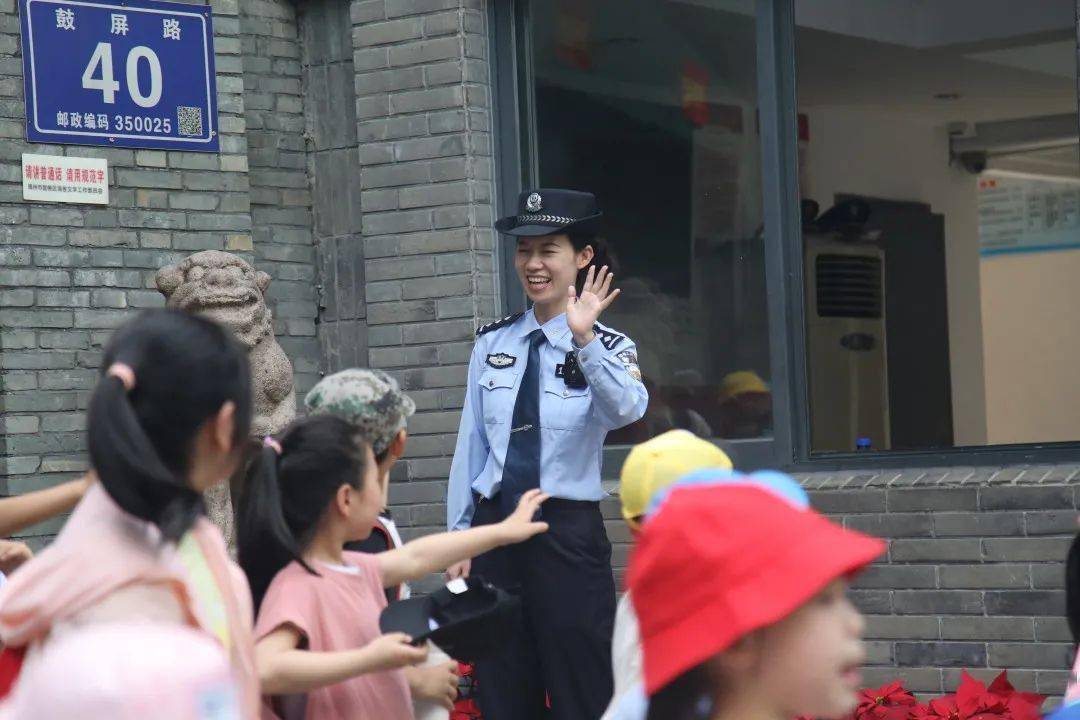 从特种兵到女民警!