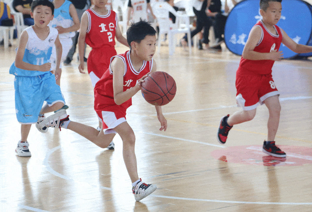 篮球与地板的碰撞声和呐喊声, 经过激烈的竞争, 一起来看看, u12男子
