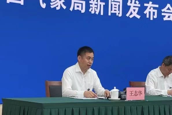 中国气象局应急减灾与公共服务司司长,新闻发言人王志华(摄影:封面