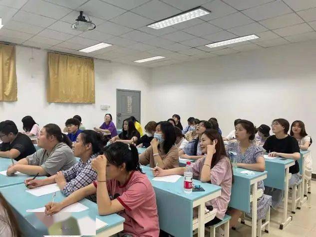 奖:陈佳婷 王星雨三等奖:邱清扬 刘怡洋 栗少萌优秀奖:雷雅妮 张步颖