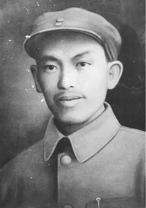 陈绍痕(1917—1949年,洛阳镇下曾后房村人.少年时到菲律宾谋生.