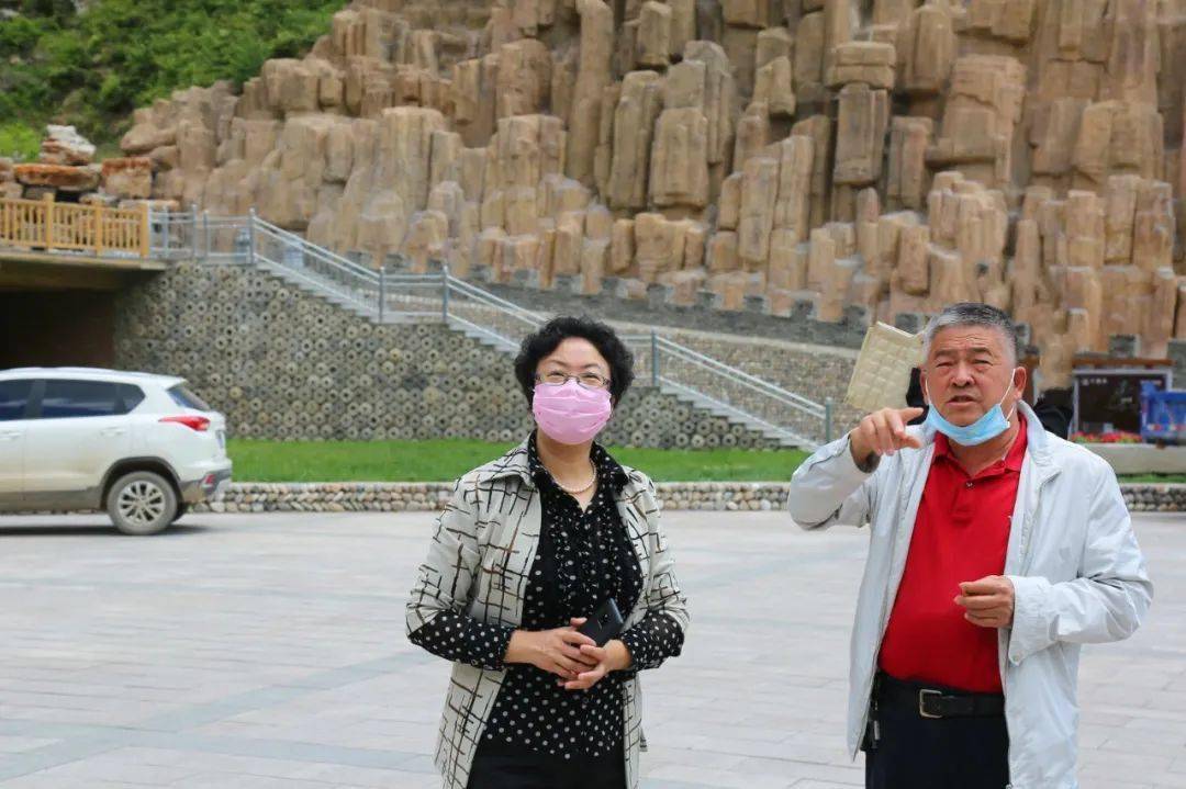 党旗在基层一线高高飘扬张进宝勇挑重担做转型发展带头人