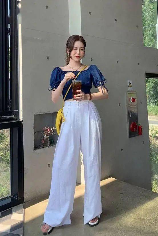 全球服装攻略手册 选择短t恤, 夏日百搭显瘦利器, 搭配高腰裤,轻松