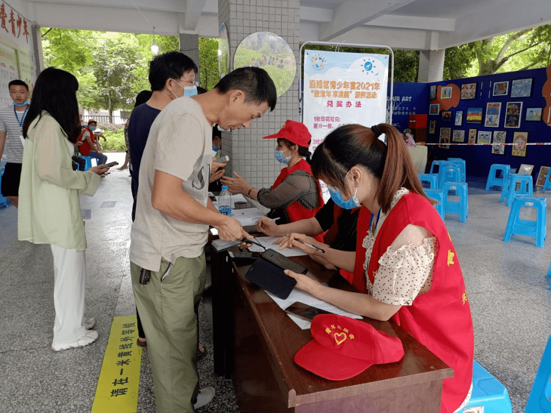 沿滩区青年志愿者服务一线 助力新冠疫苗接种