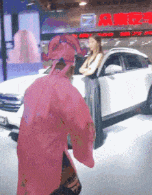 搞笑gif:哥们别这样,小姐姐都被你吓住了
