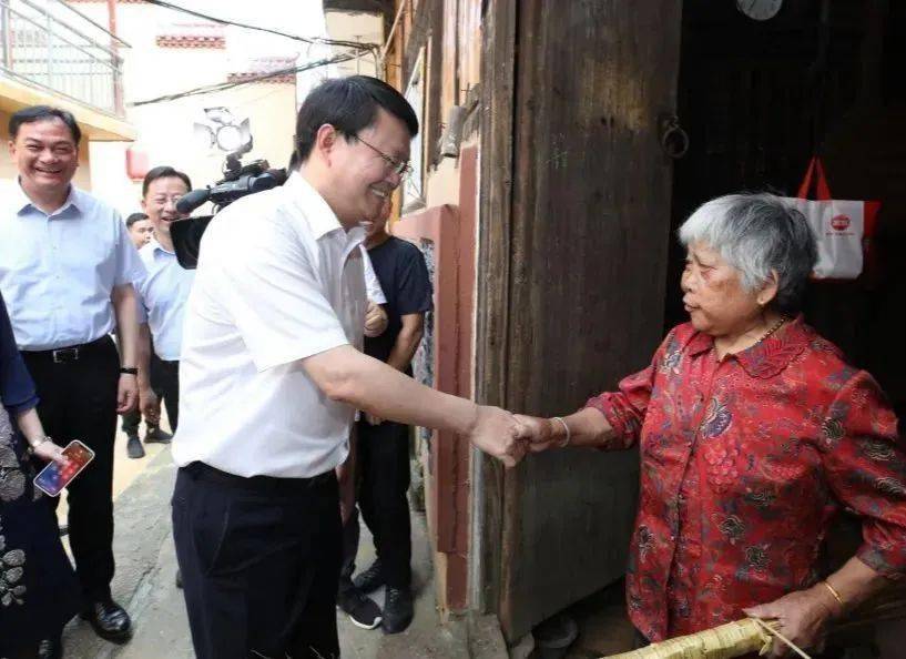 万广明市长调研乡村振兴工作并走访慰问脱贫户
