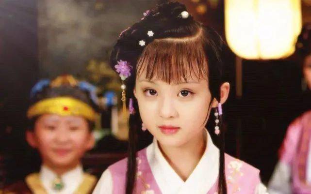 《红楼梦》小宝钗现状:脸蛋圆润长肉,眼神灵气渐失变化大