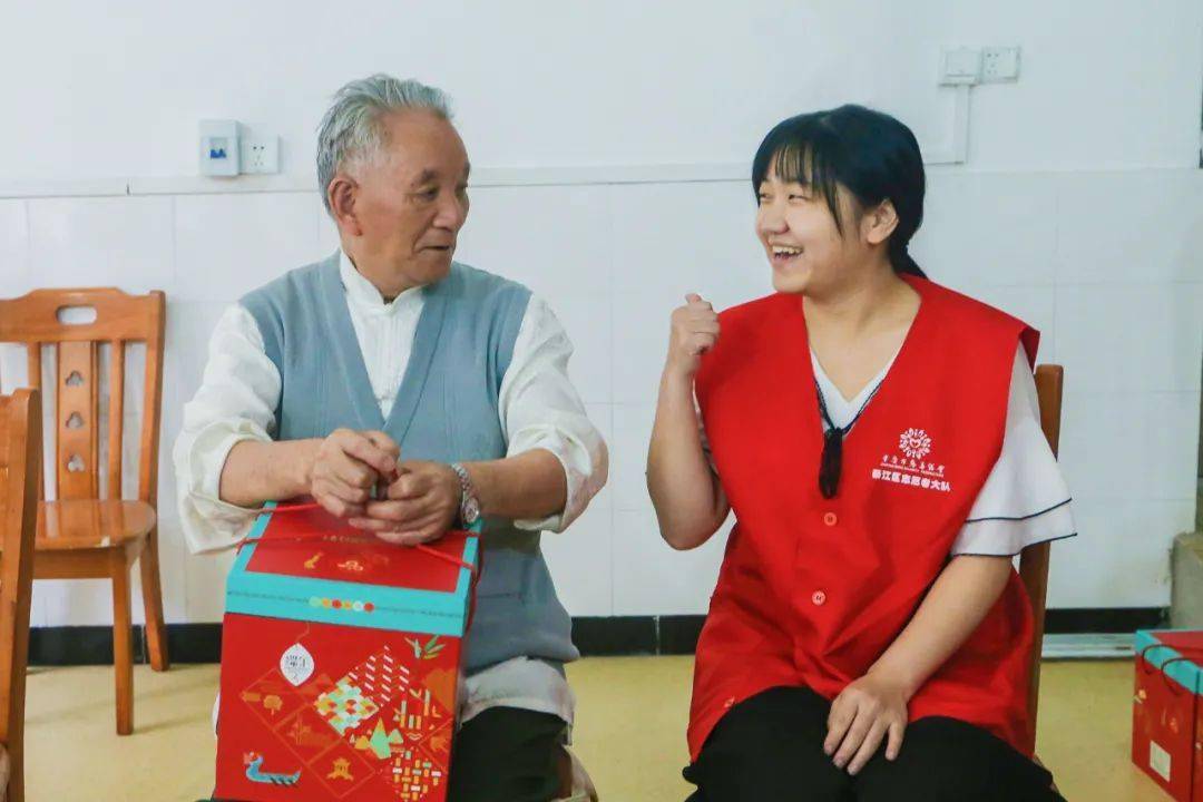 【网络中国节端午】门插艾粽飘香 节日氛围綦江浓!
