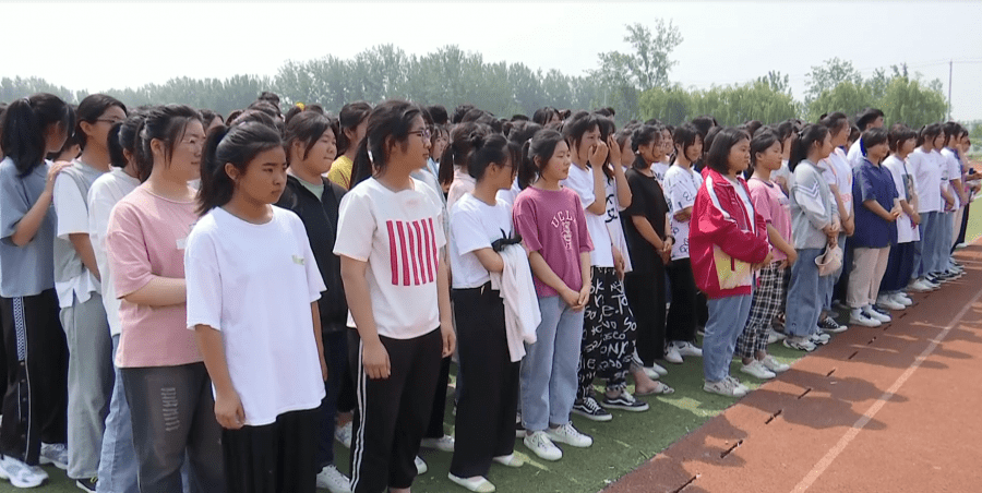 中考前夕,在沛县这所学校里发生的一幕.