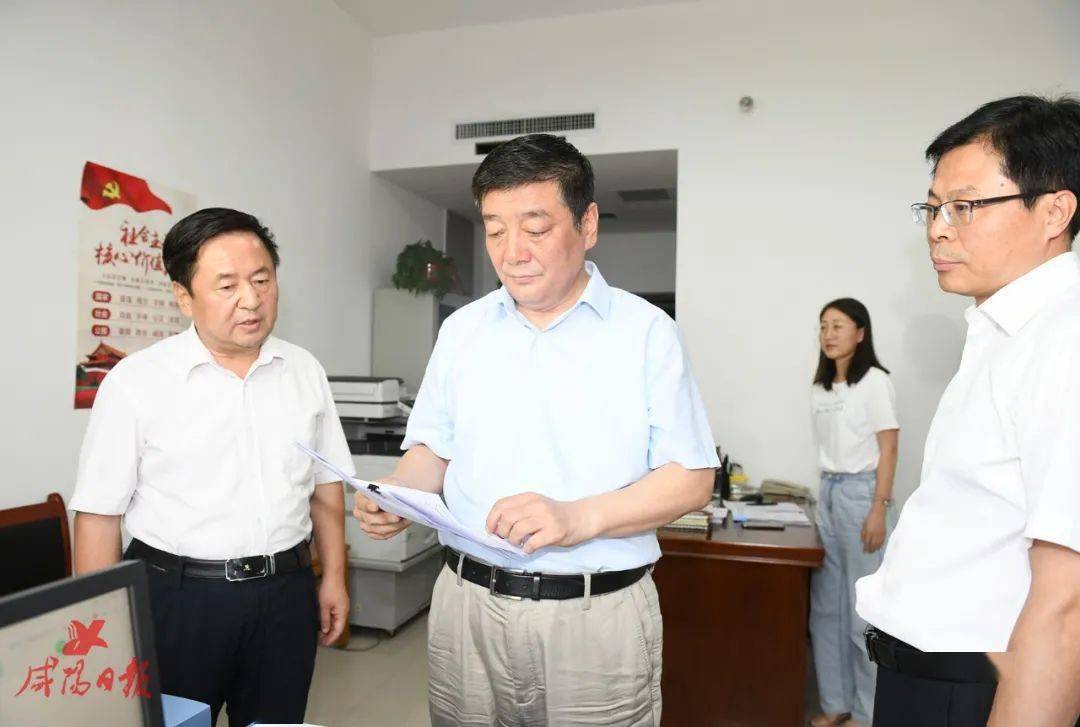 杨长亚到市乡村振兴局调研并座谈
