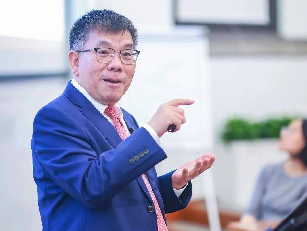 人物曾光安全球工程机械行业机遇和挑战柳工国际化之路