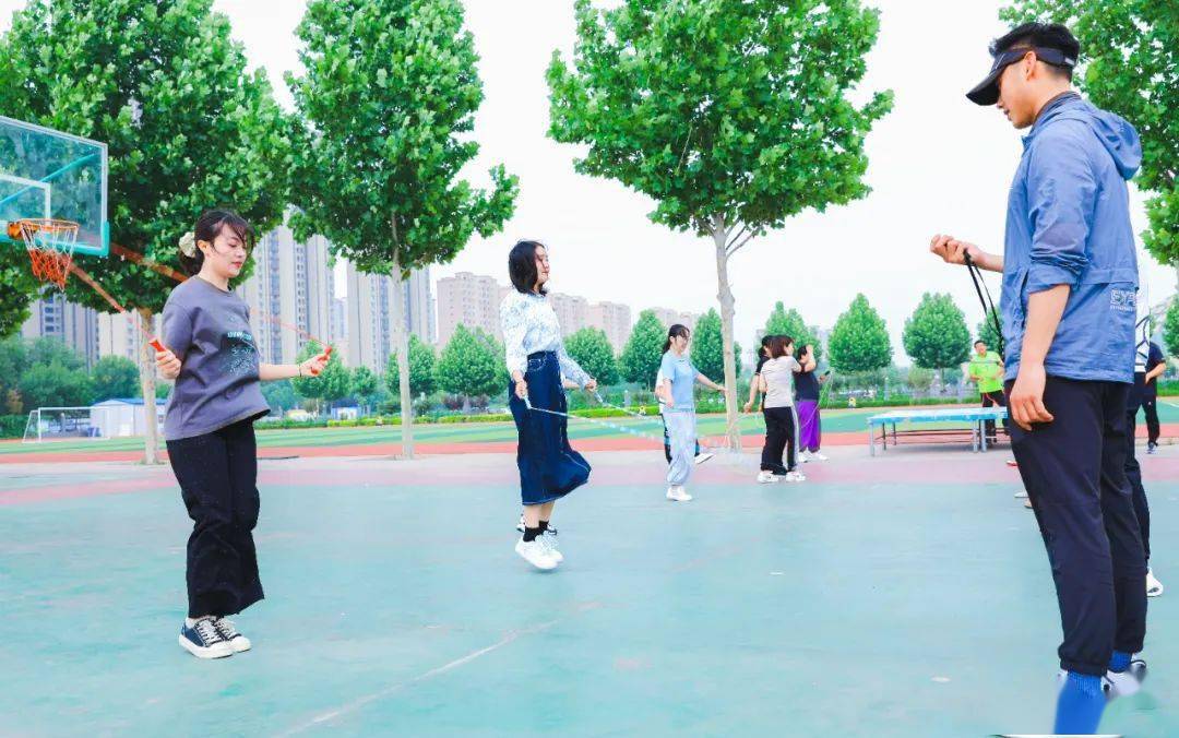 收获一份幸福快乐锻炼一身健康体魄在健康力课程下,师生积极参与到