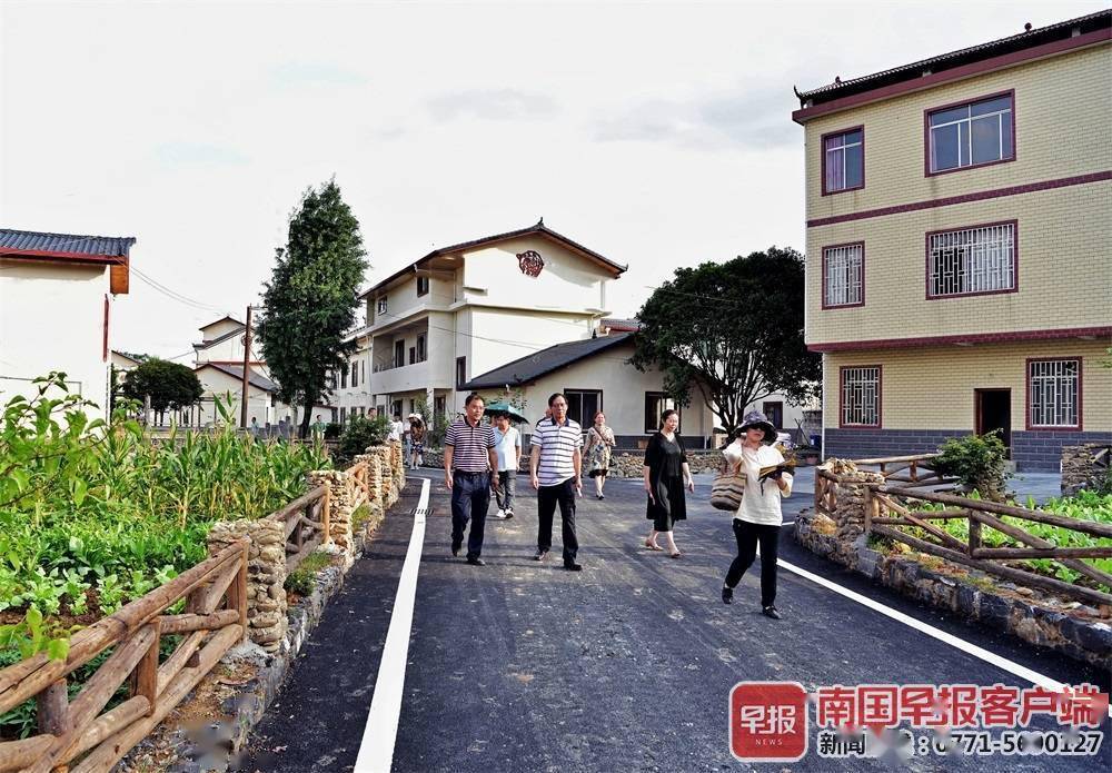 近期,桂林市灵川县灵川镇开展"两高两道"乡村风貌提升和农村人居环境