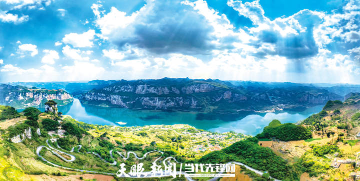 毕节黔西市新仁苗族乡化屋村的乌江源百里画廊